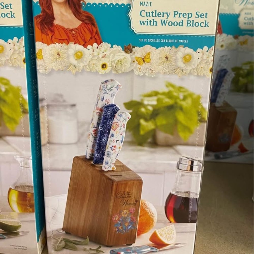 The Pioneer Woman Mazie Cutlery Prep Set with Wood Block20